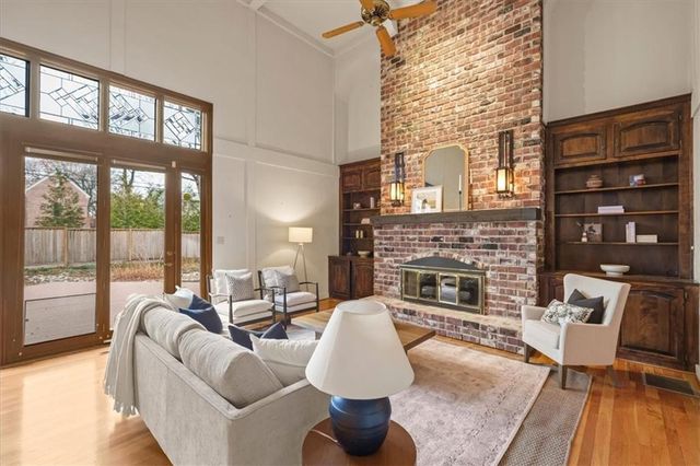 6600 Overhill Road, Mission Hills, KS 66208