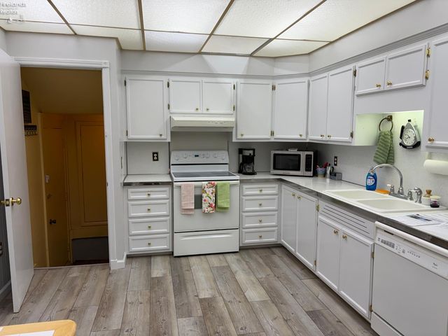 3104 Hull Road, Huron, OH 44839