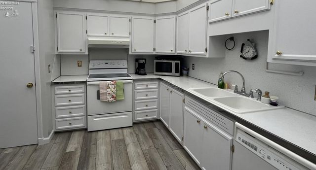 3104 Hull Road, Huron, OH 44839