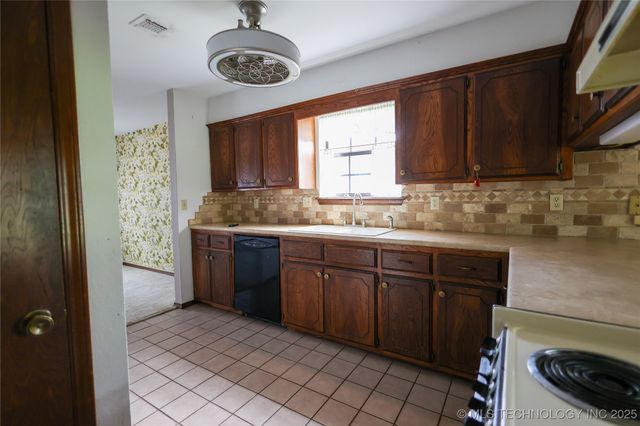 1019 Cedar Drive, Sulphur, OK 73086