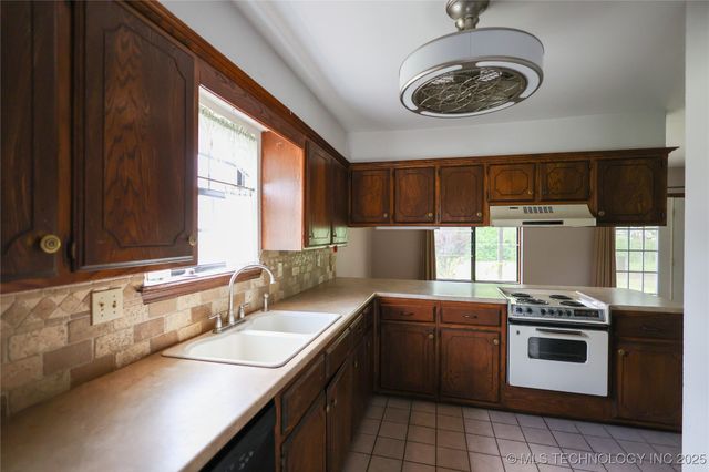 1019 Cedar Drive, Sulphur, OK 73086