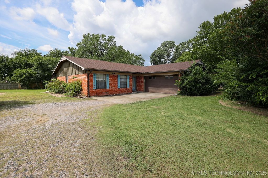 1019 Cedar Drive, Sulphur, OK 73086
