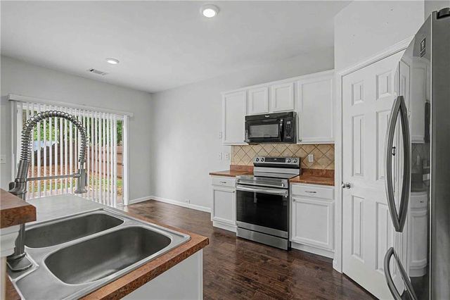 6060 Bentley Way, Cumming, GA 30040