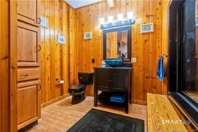 7 Riverview Street, Enfield, CT 06082
