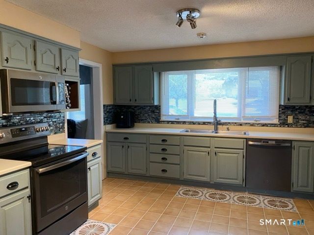 7 Riverview Street, Enfield, CT 06082