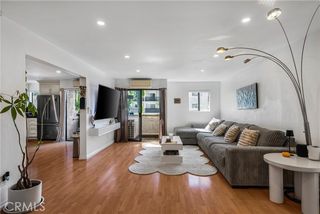 18530 Hatteras Street 213, Tarzana (los Angeles), CA 91356