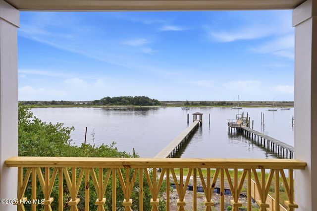 1128 S Seabreeze Road, Wilmington, NC 28409