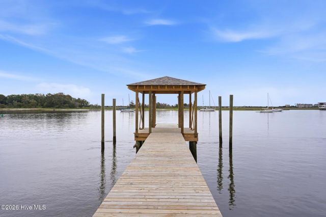 1128 S Seabreeze Road, Wilmington, NC 28409
