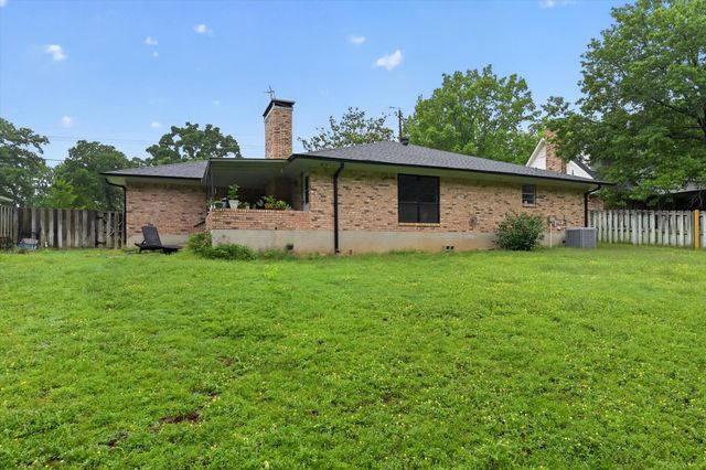 1224 S Lang Avenue, Denison, TX 75020