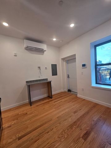 165 Hawthorne 102, Chelsea, MA 02150