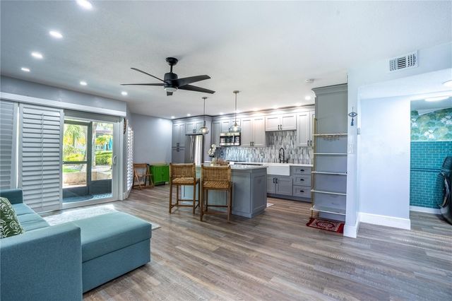 1005 S BAYSHORE BOULEVARD 102, Safety Harbor, FL 34695