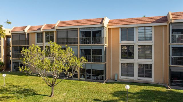 5921 Coral Lake Drive 209, Margate, FL 33063