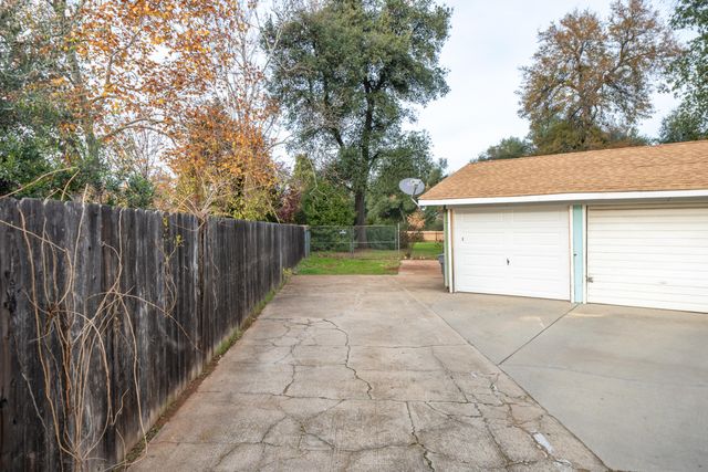 1209 C Street, Redding, CA 96002