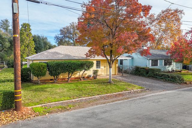 1209 C Street, Redding, CA 96002