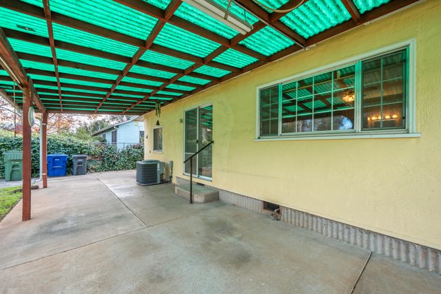 1209 C Street, Redding, CA 96002