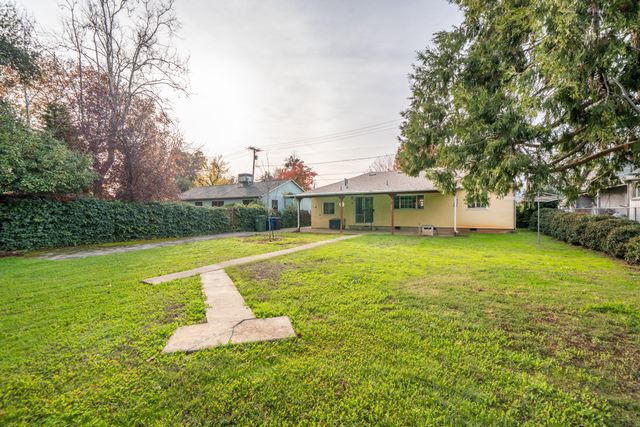 1209 C Street, Redding, CA 96002