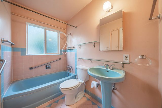 1209 C Street, Redding, CA 96002