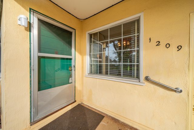 1209 C Street, Redding, CA 96002