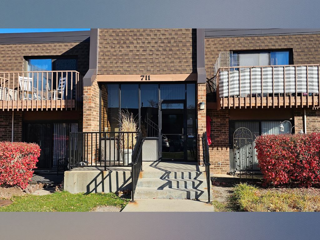 711 Tipperary Court 1B, Schaumburg, IL 60193