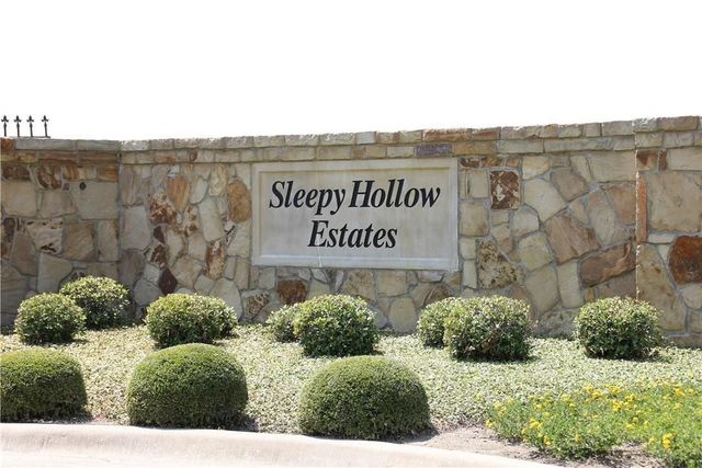 1304 Estate Drive, Ennis, TX 75119