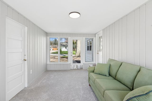 315 Crestline Drive, Bettendorf, IA 52722