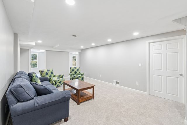 315 Crestline Drive, Bettendorf, IA 52722