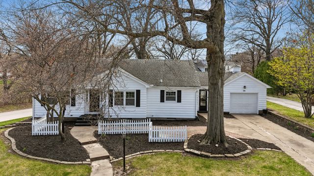 315 Crestline Drive, Bettendorf, IA 52722