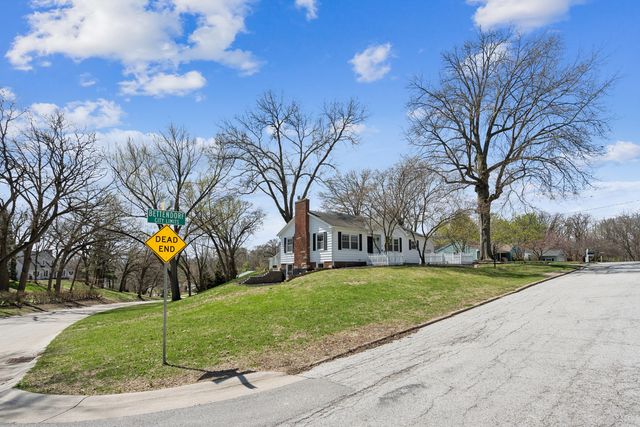 315 Crestline Drive, Bettendorf, IA 52722