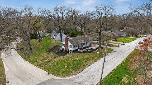 315 Crestline Drive, Bettendorf, IA 52722