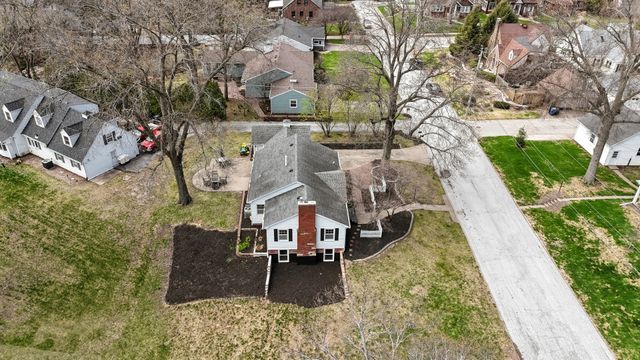 315 Crestline Drive, Bettendorf, IA 52722