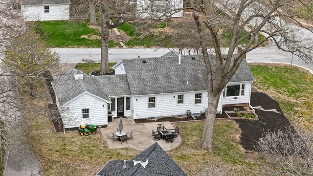 315 Crestline Drive, Bettendorf, IA 52722