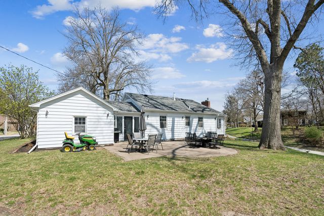 315 Crestline Drive, Bettendorf, IA 52722