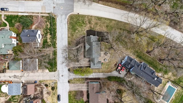 315 Crestline Drive, Bettendorf, IA 52722