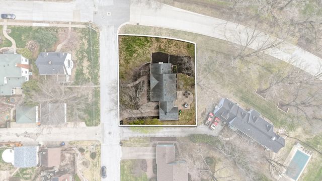 315 Crestline Drive, Bettendorf, IA 52722
