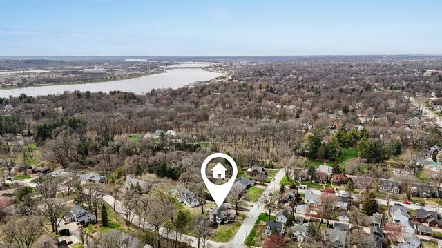 315 Crestline Drive, Bettendorf, IA 52722