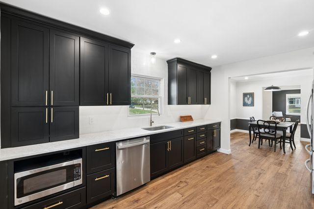 315 Crestline Drive, Bettendorf, IA 52722