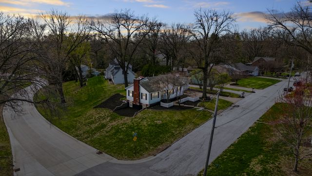 315 Crestline Drive, Bettendorf, IA 52722