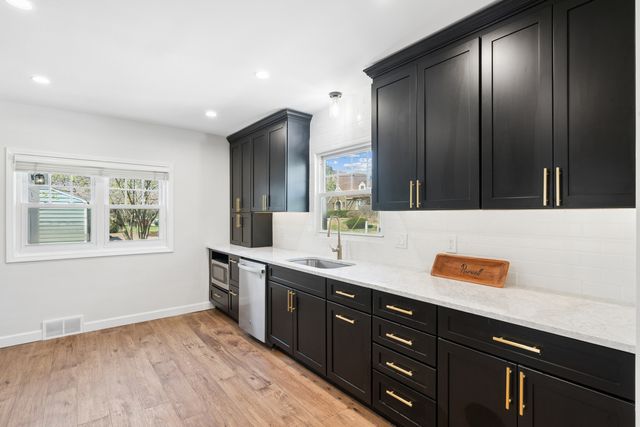 315 Crestline Drive, Bettendorf, IA 52722