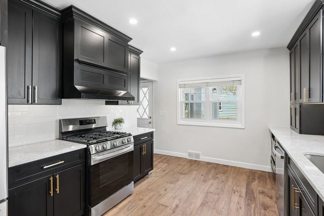 315 Crestline Drive, Bettendorf, IA 52722