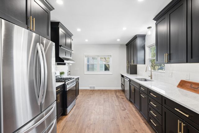 315 Crestline Drive, Bettendorf, IA 52722