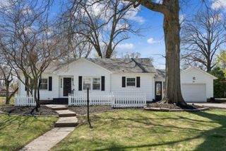 315 Crestline Drive, Bettendorf, IA 52722