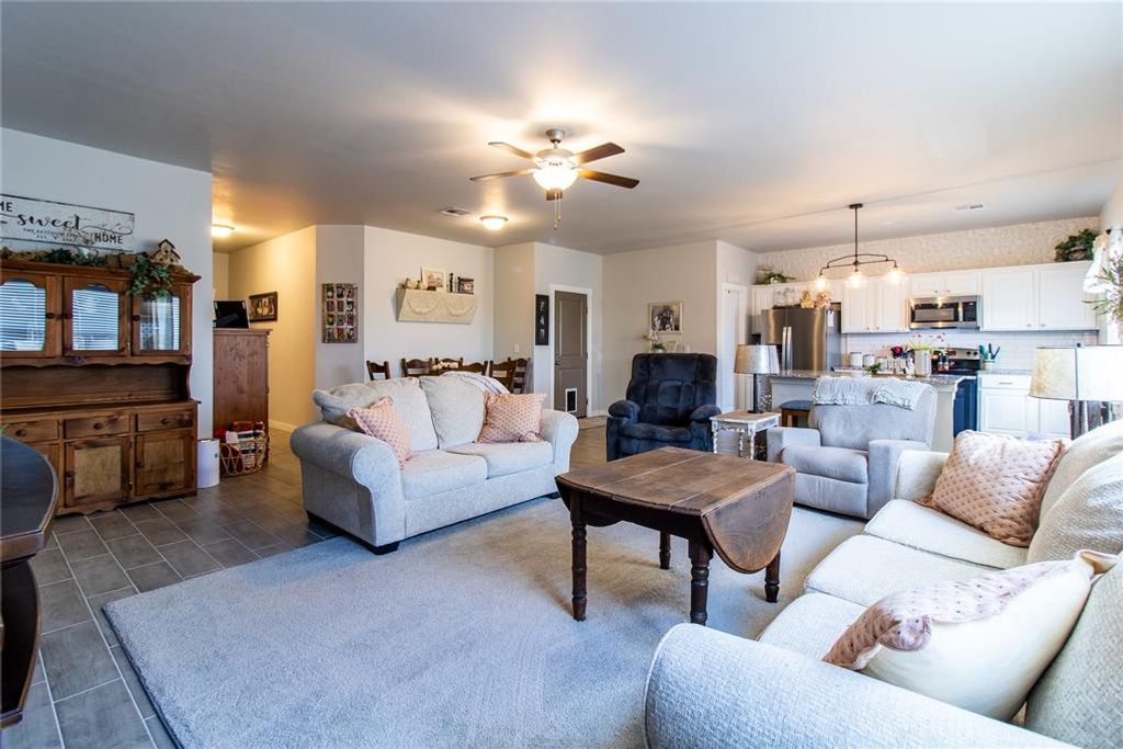 15961 Prairie Rose Drive, Mcloud, OK 74851