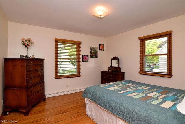 906 Davis Avenue, Cuyahoga Falls, OH 44221