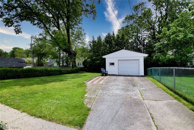 906 Davis Avenue, Cuyahoga Falls, OH 44221