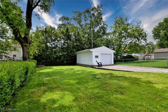 906 Davis Avenue, Cuyahoga Falls, OH 44221