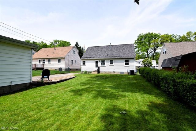 906 Davis Avenue, Cuyahoga Falls, OH 44221