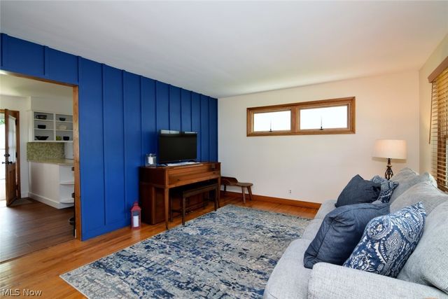906 Davis Avenue, Cuyahoga Falls, OH 44221