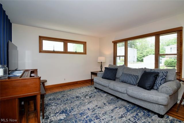 906 Davis Avenue, Cuyahoga Falls, OH 44221
