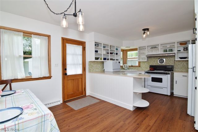 906 Davis Avenue, Cuyahoga Falls, OH 44221