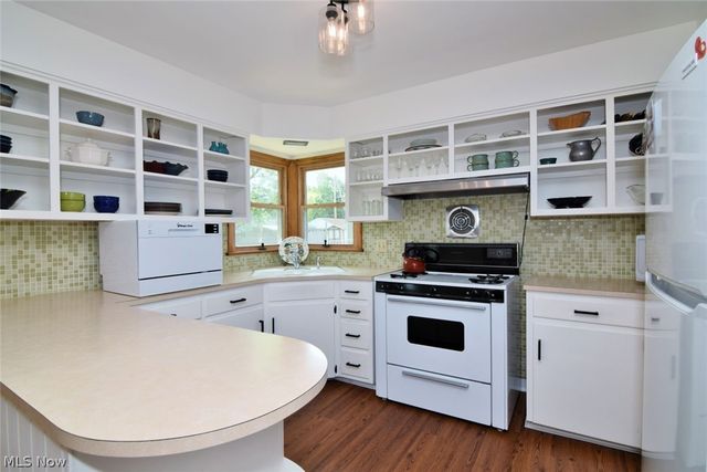906 Davis Avenue, Cuyahoga Falls, OH 44221